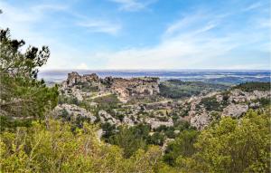 Maisons de vacances Awesome home in Maillane with 6 Bedrooms, WiFi and Outdoor swimming pool : photos des chambres