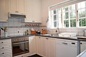 Bougainvillea House - The Heart of Simonstown