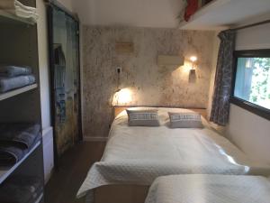 Maisons de vacances COLIBRI LOC - insolite - 3 etoiles - PARC - ETANG - FAMILLES - SOIREE OK : photos des chambres