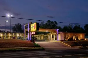 Super 8 by Wyndham Palestine TX - أثينا