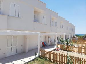 SULLA SPIAGGIA VILLETTA A SCHIERA int.11