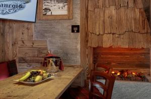 Cervinia Ski Apartment Francois - Private Hot Tub Terrace, Central Location