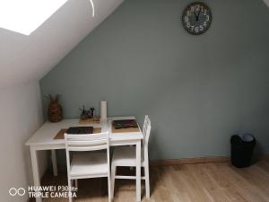 Appartements Studio grand lit 160 tout equipe wifi : photos des chambres