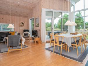 6 person holiday home in Ulfborg