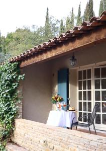 B&B / Chambres d'hotes La Bastide du Beausset-Vieux : Chambre Familiale avec Terrasse 