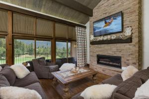 Tamarron Gambel Oak 740
