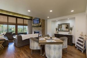 Tamarron Gambel Oak 740