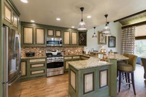 Tamarron Gambel Oak 740