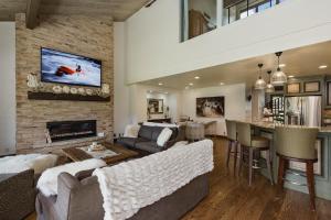 Tamarron Gambel Oak 740