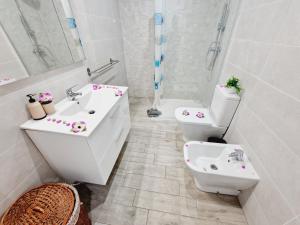 Luxury San Marino apartment & pool view