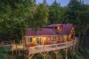 Stunning 2BR Cabin with Mountain Views - Clyde