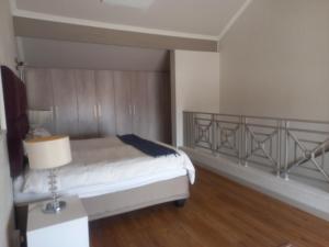 Mount Royal 29 - Large 1 bed with balcony