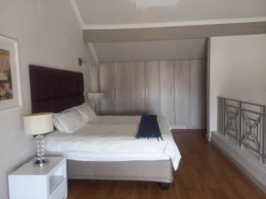 Mount Royal 29 - Large 1 bed with balcony