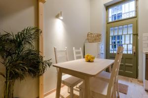 Cosy Studio In Party District AK20S