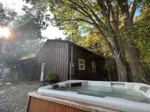 Hot Tub - Purple Sunset Hill - The Paris Suite - Mena