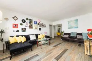 Charming LA 2 Bedroom For Your Home Away From Home - Jefferson Park