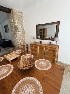 Maisons de vacances Maison de charme avec piscine privee dans le Sud de la France : photos des chambres