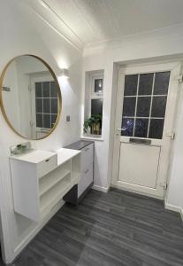 Newly refurbished modern 2 bedroom flat