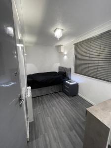 Newly refurbished modern 2 bedroom flat