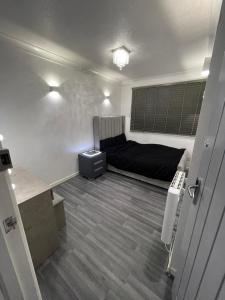 Newly refurbished modern 2 bedroom flat