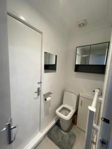 Newly refurbished modern 2 bedroom flat