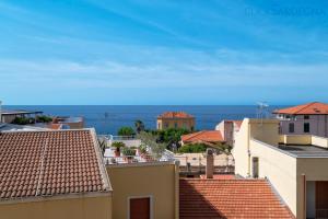 Tudor Flat sea view with WiFi unlimited, next to the sea