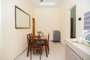 Adorable 2-bedroom home with Pool, Wi-Fi and BBQ