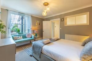 Seafront Apartment Private Garden & Free Parking