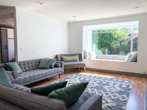 Riverwalk Retreat: Spacious, Hot tub, near Autzen