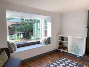 Riverwalk Retreat: Spacious, Hot tub, near Autzen