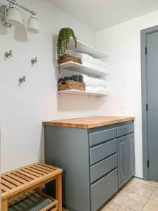 Riverwalk Retreat: Spacious, Hot tub, near Autzen