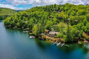 Incredible Lake Glenville Views: Cashiers Home