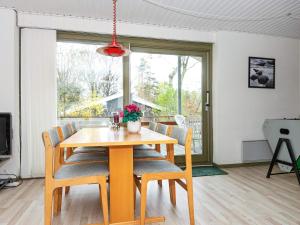 6 person holiday home in Glesborg
