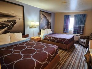 Queen Room with Two Queen Beds - Non-Smoking room in Super 8 by Wyndham Great Falls MT