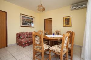 Apartments by the sea Okrug Gornji, Ciovo - 8663