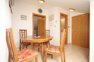 Seaside apartments with a swimming pool Okrug Donji, Ciovo - 8664