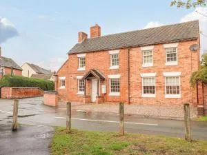 7 The Green - 塔姆沃思