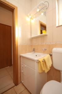 Seaside apartments with a swimming pool Okrug Donji, Ciovo - 8664