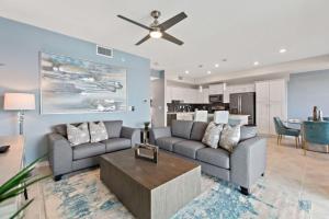 Decadent Penguin - Storey Lake By Shine Villas #704