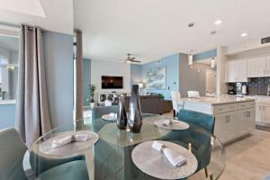 Decadent Penguin - Storey Lake By Shine Villas #704