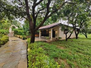 SaffronStays Mango Huts by the River, Pali