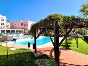 Casa Da luz 5 - st james apt 2 bedrooms , Amazing sea view , pool , wifi