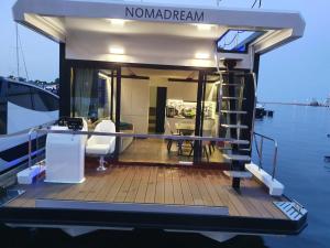 Houseboat Nomadream