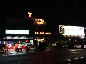 7 Hotel