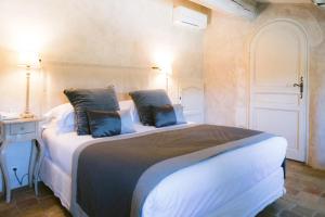 Hotels Le Mas De La Rose - Les Collectionneurs : photos des chambres