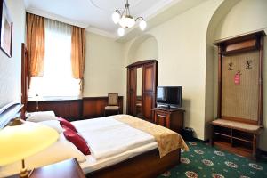 Classic Double Room room in Hotel Eger & Park