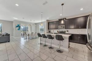 Storey Lake Resort, Private Pool, And Much More!!