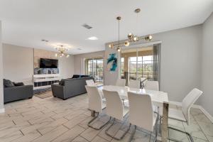 Storey Lake Resort, Private Pool, And Much More!!