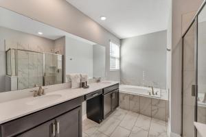 Storey Lake Resort, Private Pool, And Much More!!