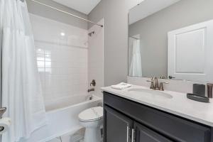 Storey Lake Resort, Private Pool, And Much More!!